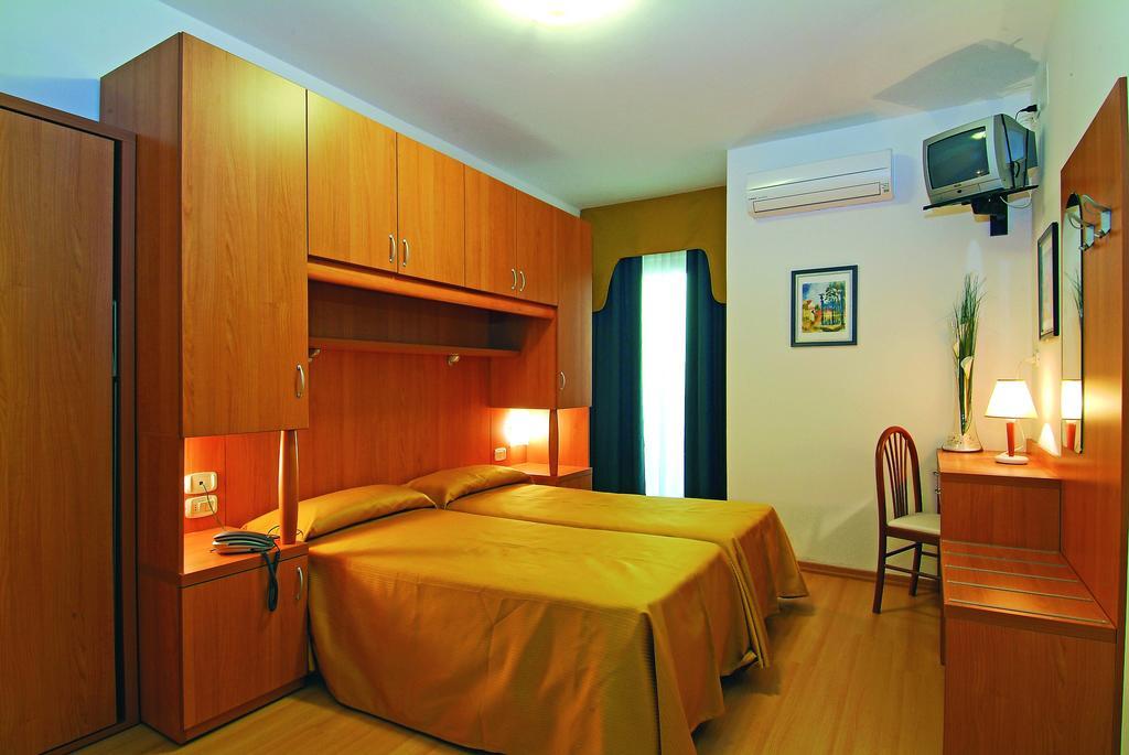 Hotel Garni Losanna Bibione Pokój zdjęcie